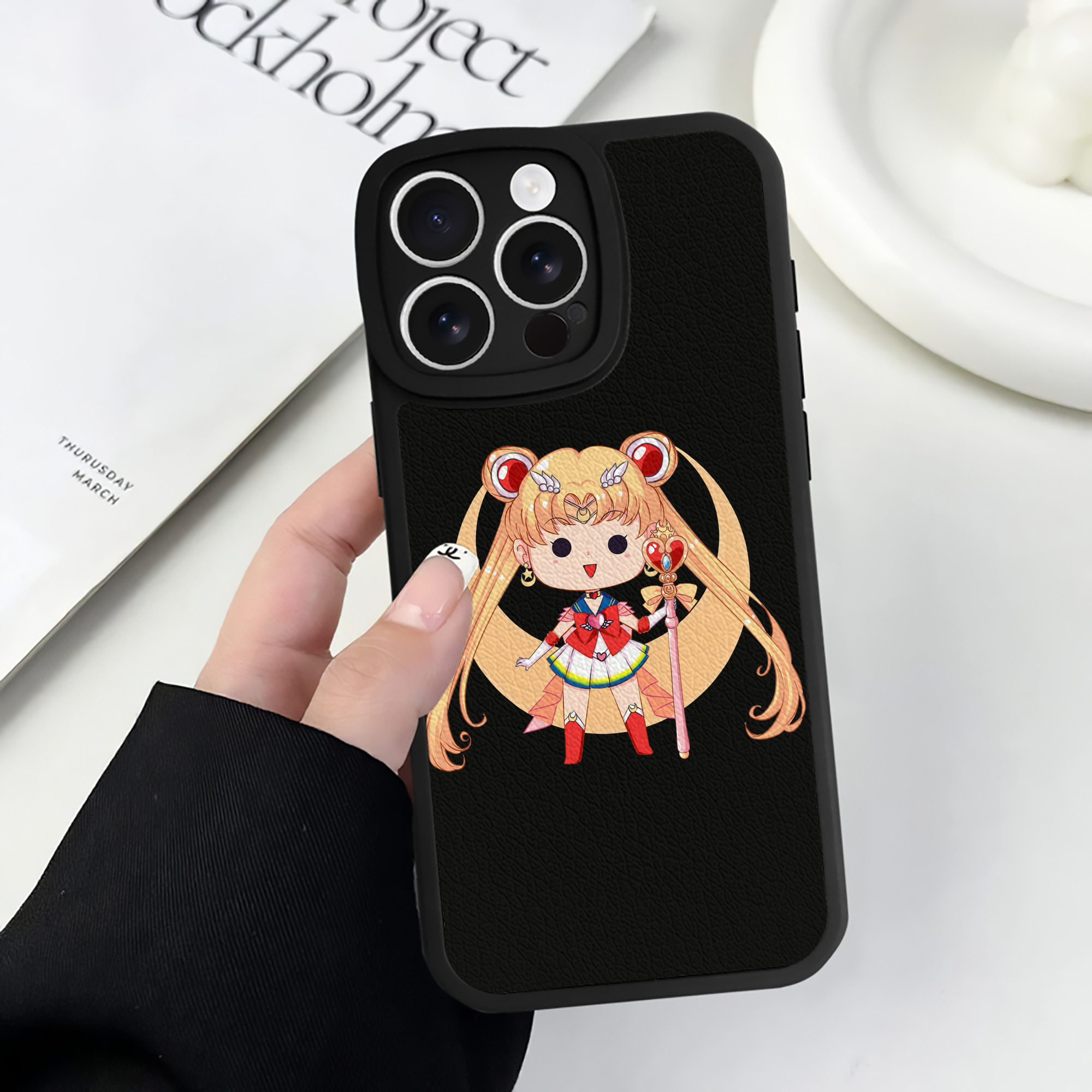 （画像用） 美少女戦士セーラームーン 月野 うさぎ つきの うさぎ Sailor Moon Tsukino Usagi 【iPhone 16シリーズ対応】シリコンスマホケース（レザー調） 材質：シリコン